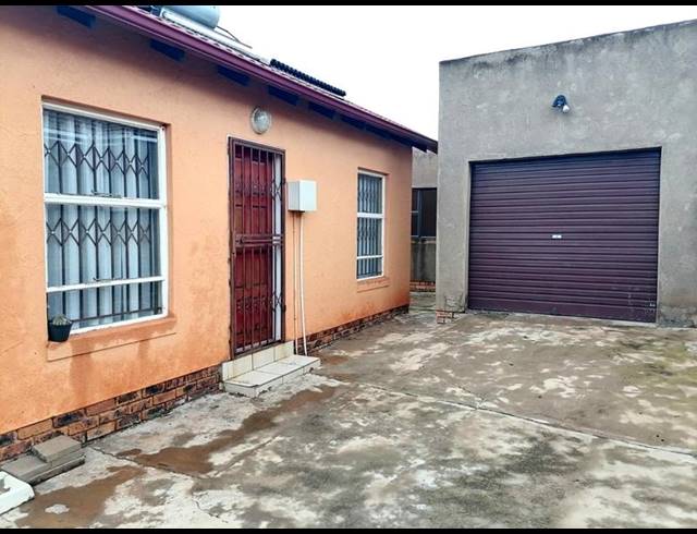 2 BEDROOM HOUSE FOR SALE IN BRAM FISCHERVILLE